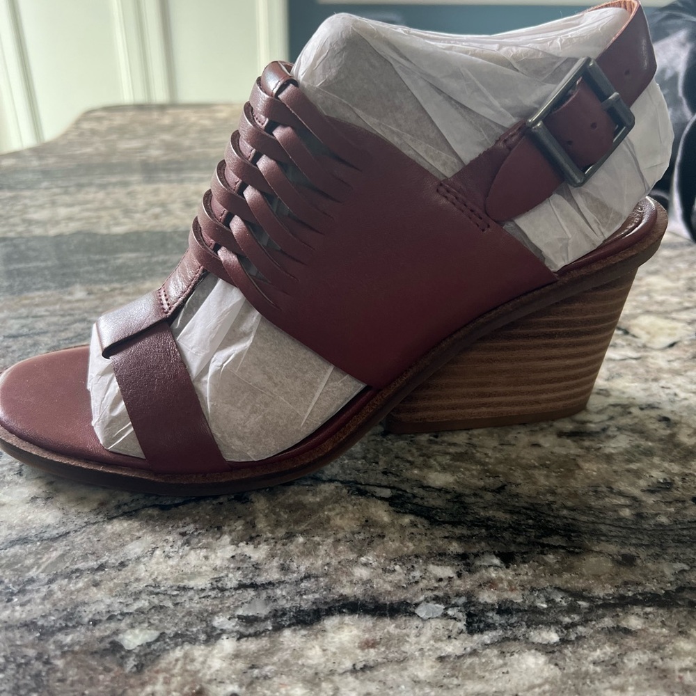 Lucky Brand - Lemia Heel Burgandy - Size 8